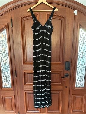 Black & White Tie-Dye Sleeveless Maxi Dress
